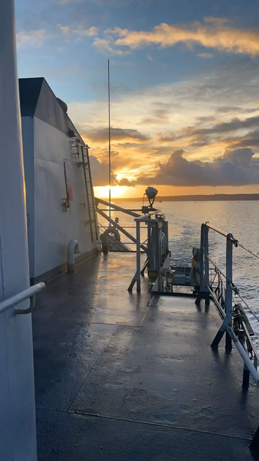 Vue depuis la passerelle d'un navire de la Marine nationale